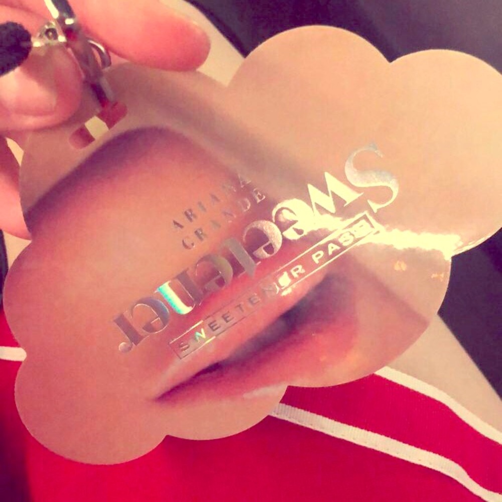 Ariana Grande Sweetener Tour Pass Early Entry